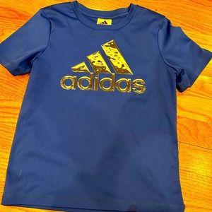 Adidas Dry fit T- Size 6